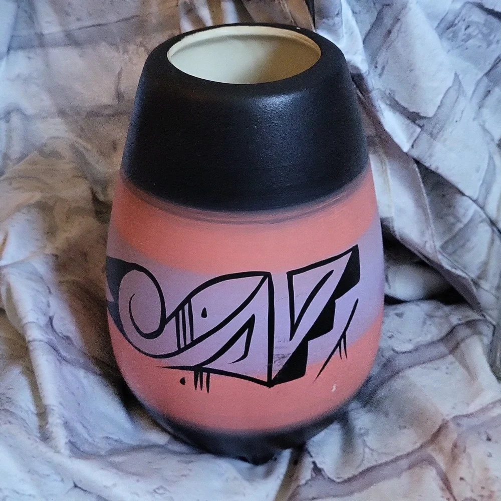 Vintage Navajo Native American Vase Artist Hand Signed USA. Pottery